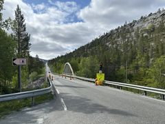 Bilde av Viskisbrua på E6 på Saltfjellet med lysregulering.