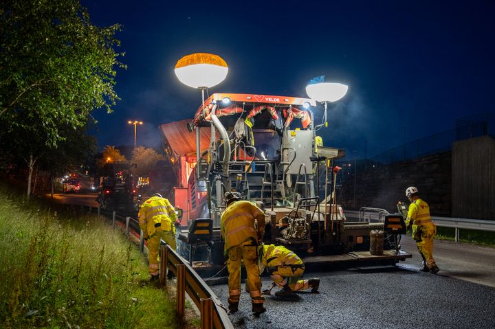 Flere strekninger i Nord-Norge og Midt-Norge får ny asfalt.
