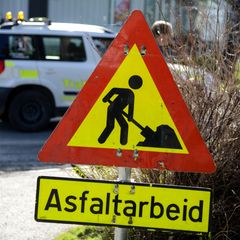 Det blir lagt asfalt på E16 i Nes kommune i perioden 4.-29. august. Arbeidet foregår om kvelden og natta når trafikken er lav. (Illustrasjonsfoto: Knut Opeide / Statens vegvesen)