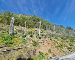 Arbeida med skredsikring av rv. 13 Ylvisåker held fram. Foto: Statens vegvesen