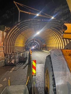 To seksjonar på ca 12 meter står att, før den nye lange tunnelportalen på Daslseidtunnelen er ferdig støypt.