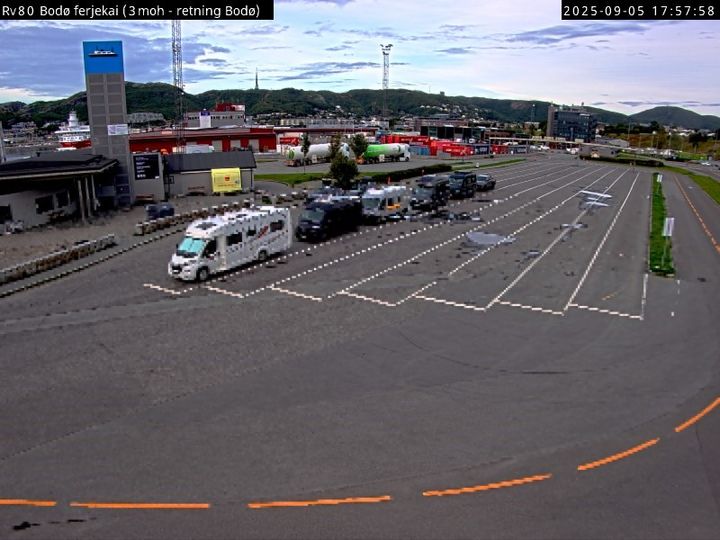 De som venter i ferjekø i Bodø fredag ettermiddag, kan reise direkte til Lofoten gjennom en midlertidig rute til Svolvær.