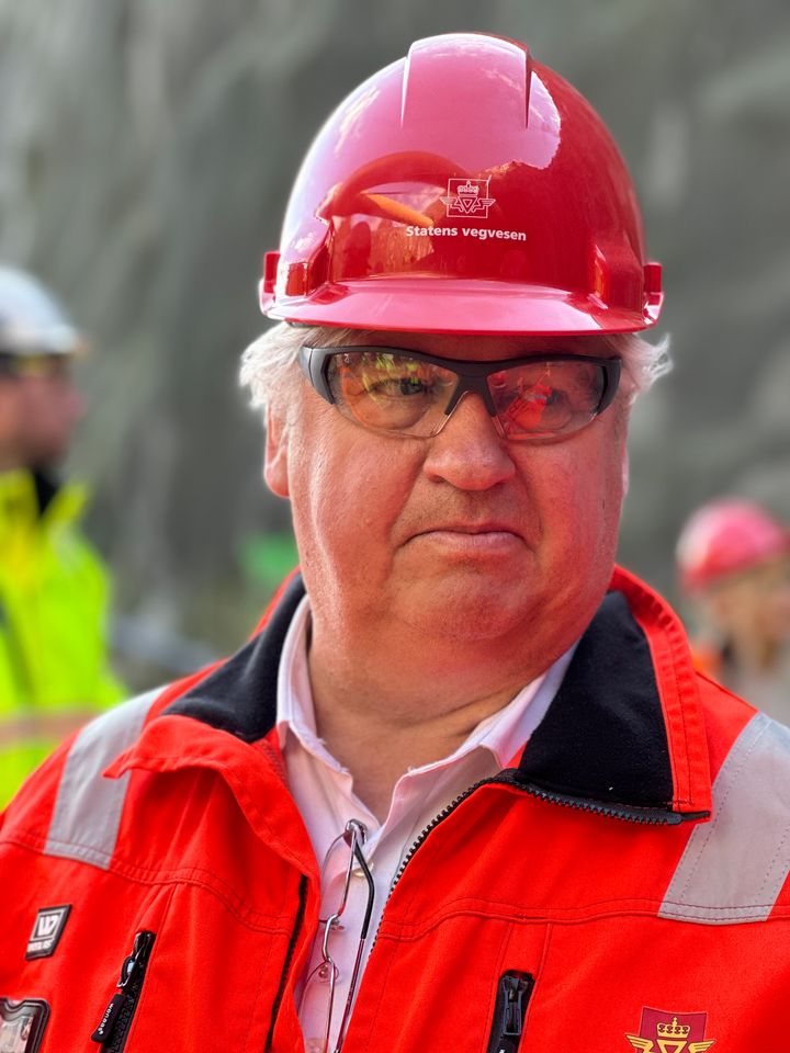 Utbyggingsdirektør Kjell Inge Davik i Statens vegvesen sier at målet fortsatt er byggestart for rassikringsprosjektet rv. 13 Lovraeidet-Rødsliane nå i høst.