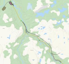 Bildet viser de tre entreprisenes ulike områder i et kart. Bildeteksten sier, Inndeling i tre kotrakter: E1 Forberedende arbeid. Dagsone nord, strøm, interimsbru og massedepot, E2 Tunnel, dagsone sør og dagsone nord fra tunnel til bru , E3 Eibyelva bru