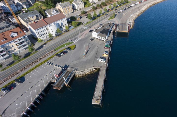 Dronebilde av E39 Molde ferjekai.