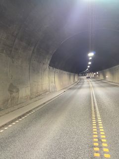 Bilde fra innsiden av tunneln.