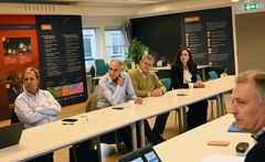 På skolebenken: Direktør Jose Luis Goberna i spanske SECEGSA, Marokkos ambassadør til Norge, Nabila Freidji, Abdelkebir Zahoud i SNED og  Abdellatif ZAGHNOUN  i ANGSPE fulgte nøye med og hadde flere spørsmål til prosjektsjef Håvard Belsvik i E39 Rogfast.