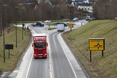 Her i rundkjøringa sør for Moa er det utfordringer med kø i rushtida på dagens E39.