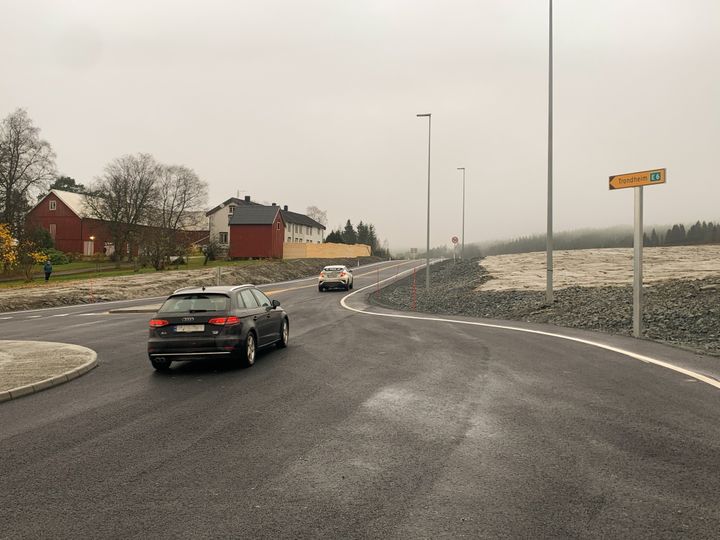 Klokken 14 i dag ble den midlertidige vegen i Levanger åpnet for trafikk.