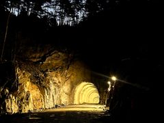 Bilde av Harafjelltunnelen gang- og sykkeltunnel. Tunnelen er den lengste av dei tre gang- og sykkeltunnelane med sine 213 meter.