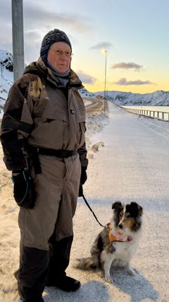 Milla og Robert på tur: Robert Kristiansen og hans Milla, bruker den nye gang- og sykkelveien hver dag. Matfar har også forynt arbeidsfolket på veganlegget med vafler under hele byggeperioden