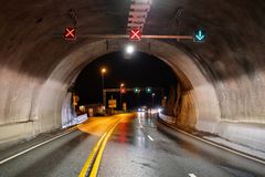 Med kjørefeltsignal på plass, skal det nå mye mer til for at det er nødvendig å stenge Byfjordtunnelen (bildet) og Mastrafjordtunnelen. Foto: Bård Asle Nordbø, Statens vegvesen