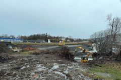 Entreprenøren Busengdal AS har fleire gravemaskinar i drift i Veibustkrysset.