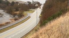 E39 i Ålgård var stengt et par dager på grunn av fare for jordskred. Nå er faren over. Lørdag åpnet vegen igjen. (Foto: Morten Hage / Statens vegvesen)