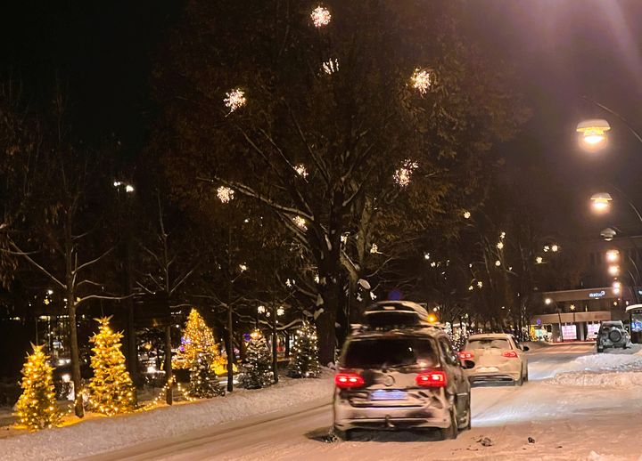 Andre juledag blir romjulens store utfartsdag. Det kan bli endel trafikk på veiene i dag og i de kommende dagene. Vær og føre kan variere mye.