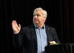 Utbyggingsdirektør Kjell Inge Davik i Stastens vegvesen tror mange kontrakter i størrelse orden 50-300 millioner kroner vil være være attraktivt for anleggsbransjen.