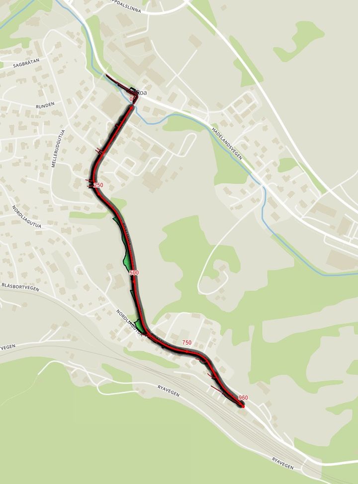 Kartet viser hvor Statens vegvesen nå skal bygge én kilometer med fortau på Roa.