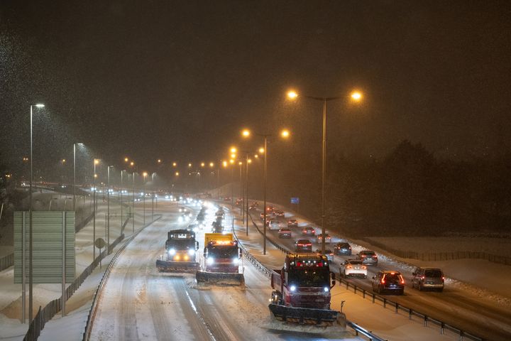Mye snø i løpet av natta kan gi utfordrende kjøreforhold i morgenrusjet onsdag.