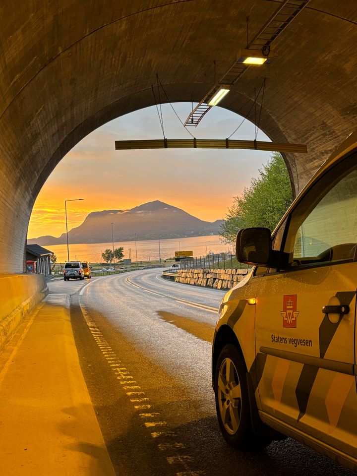 Drift og vedlikehold av lys og sikkerhetsutstyr i tunnel er en viktig del av de nye kontraktene. Her fra Høgsettunnelen på E39 i Gjemnes.