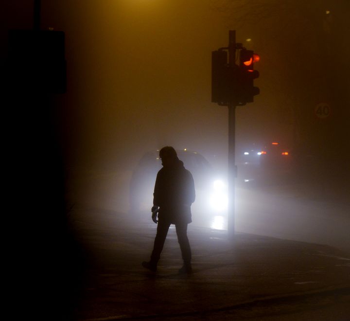 Det er fortsatt mørkt ute, så Statens vegvesen oppforderer til fortsatt bruk av refleks.