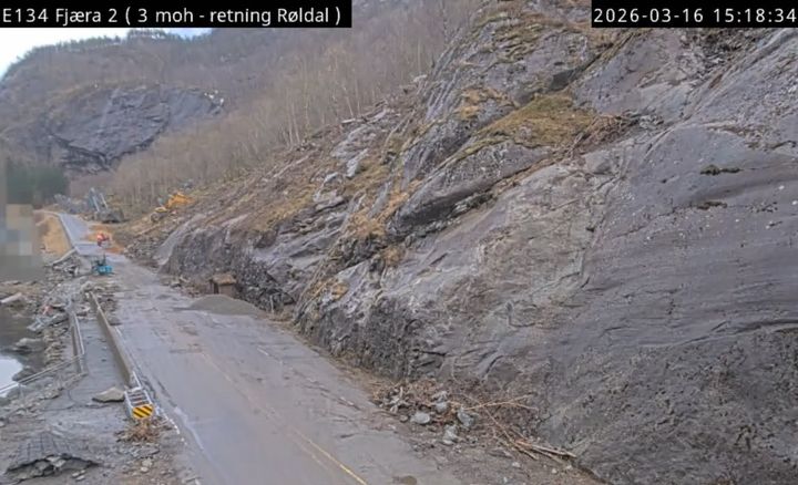 E134 Fjæra i Etne. Kolonnekøyring frå fredag 20. mars klokka 15.00. Foto: Statens vegvesen/175.no