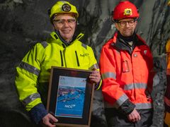 Dei to prosjektleiarane i tunnelen, Frank Grønvold i NCC til venstre og Ole Kristian Birkeland i Statens vegvesen til høgre.