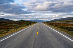 Dimensjoneringsverktøyet VegDim beregner hvordan dimensjonering av en ny veg påvirker tilstandsutvikling over tid. Her fra E6 over Saltfjellet.