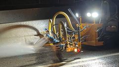 Feie- og spylebilene fjerner vinterens sand og skitt for å gi tryggere og renere veier. (Foto: Vaktmesterkompaniet AS)