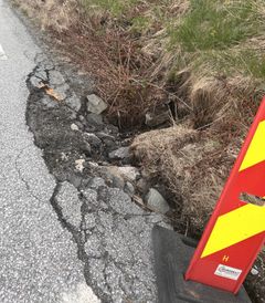 Øydelagd vegskulder i området rv. 13 Vangsnes-Krossen. Foto: Kristian Slinde, Statens vegvesen