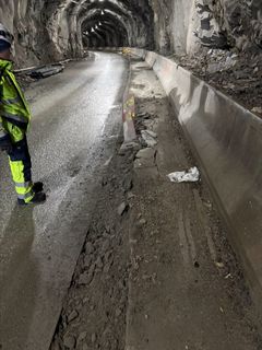 Sliten traver: Det er drøye 35 år siden Nappstraumtunnelen åpnet og bant Lofoten sammen. Nå oppgraderes tunnelen etter tunnelsikkerhetsforskriften for mange nye års bruk.