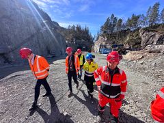 Fra venstre statssekretær Jakob Vorren,  varaordfører i Suldal kommune Torbjørn Indrebø, Sølve Myrvang, anleggsleder i LNS Helle Nilsen og prosjektleder i Statens vegvesen Geir Strømstad