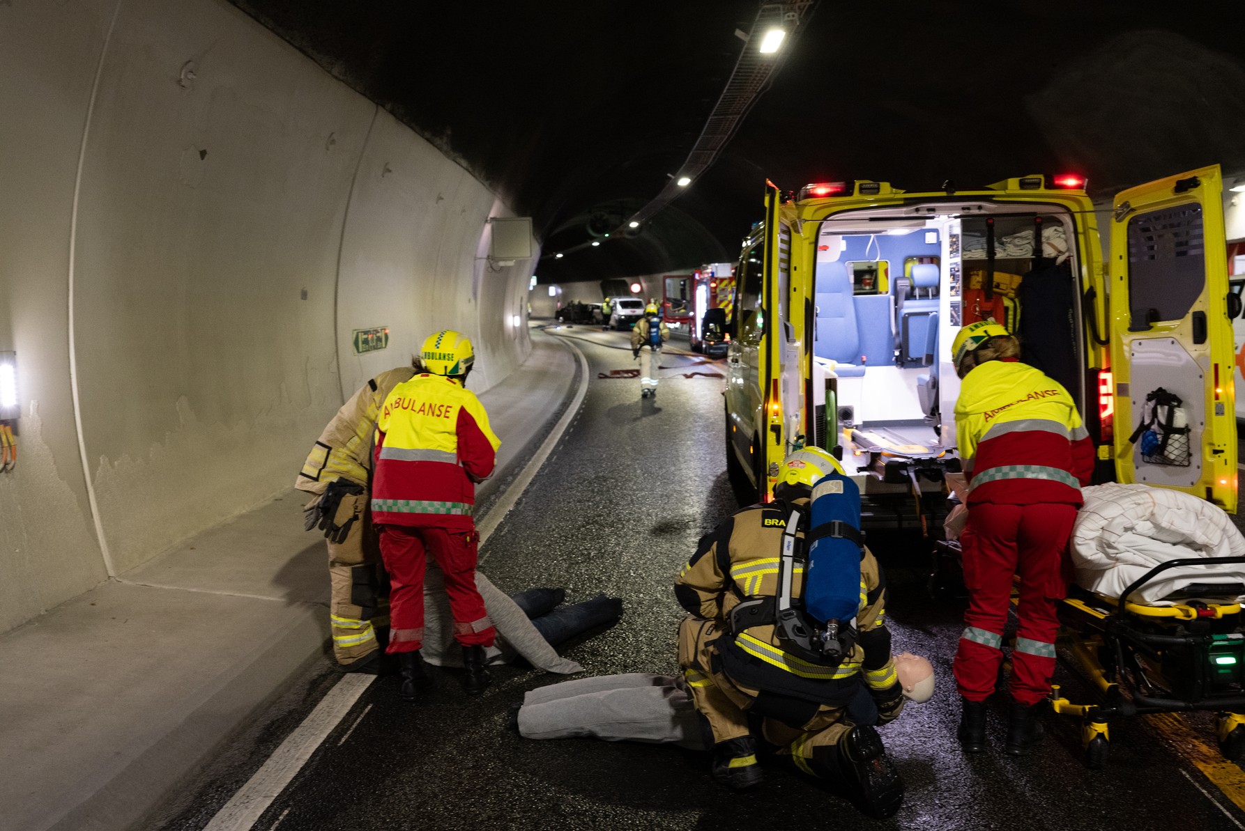 Stenger E6-tunnel på Mo for brannøvelse
