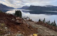Frå E39 Skredestranda i Nordfjord, der Statens vegvesen skredsikrar 850 meter E39. Foto: Statens vegvesen