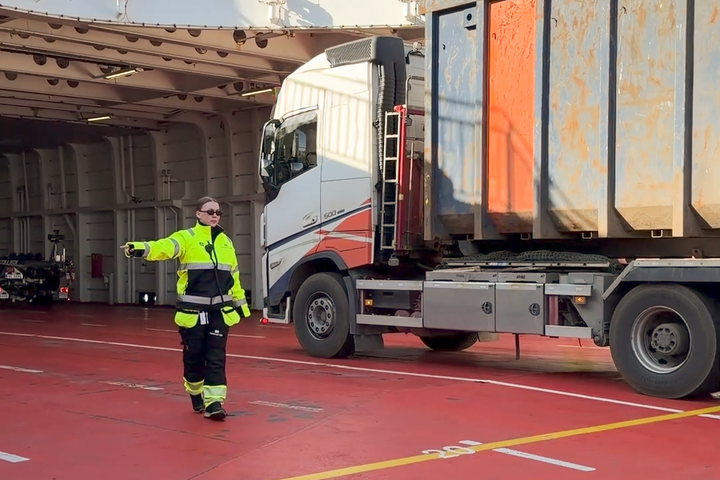 Daglig opplever ferjemannskaper mindre hyggelige opplevelser på jobb. Vi har derfor laget en film med mål om å forebygge og bevisstgjøre alle på egen trafikantadferd når man reiser med ferje. Video: Statens vegvesen