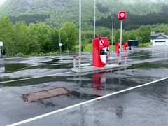 Fire lasepunkt på 400 kw kvar. Det er klagjort for raskt å kunna legga opp to til.