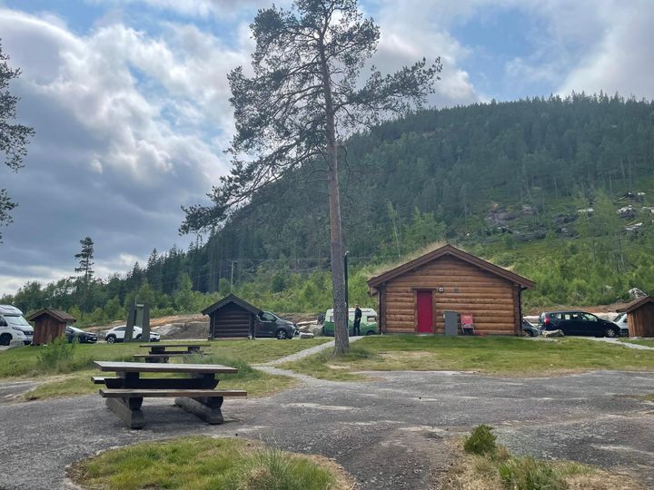 Rasteplass i Setesdal. Foto: Lars Olve Hesjedal, Statens vegvesen