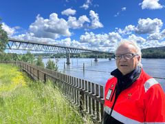 Prosjektleder Jan Egil Eilertsen i Statens vegvesen sier ny rv. 22 Glommakryssing  er et krevende vegprosjekt med utfordrende grunnforhold, og stor trafikk tett på anleggsarbeidet. Den erfarne prosjektlederen er halvannet år eldre enn gamle Fetsundbrua fra 1959.