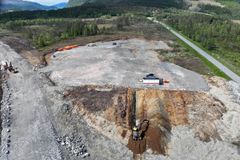 Arbeidet med døgnhvileplass har fortsatt med hjelp fra Stenseth Maskin AS etter at Bertelsen og Garpestad gikk konkurs.