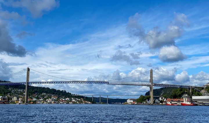 Når Brevik bru stenges, blir E18 omkjøringsveg og trafikantene bør beregne ekstra reisetid. (Foto: Vibeke Lin Jacobsen, Statens vegvesen)