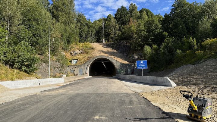 Rv. 36 Vabakkentunnelen i Porsgrunn har vært helstengt i sommer og åpner for trafikk på dagtid fra mangdag 24. september kl. 06.00
