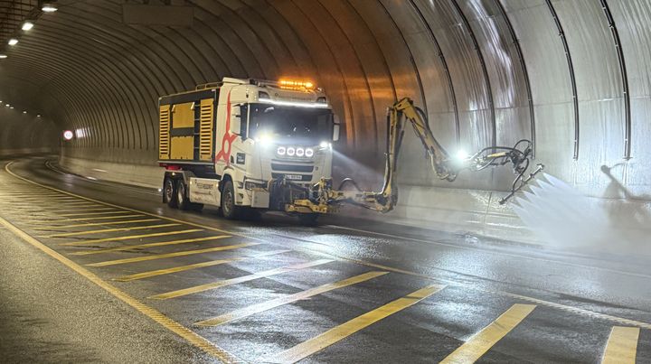 Vegvesenet krever kortere nattestenging av tunneler i Bergen og omegn de neste fem årene. Entreprenør og underentreprenører investerer tungt i fossilfri maskinpark. Foto: Presis Vegdrift