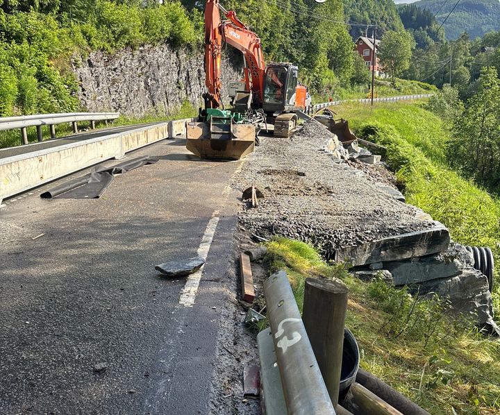 I dette området på E16 på Sundve skal Statens vegvesen gjera eit arbeid to netter neste veke. Foto: Statens vegvesen