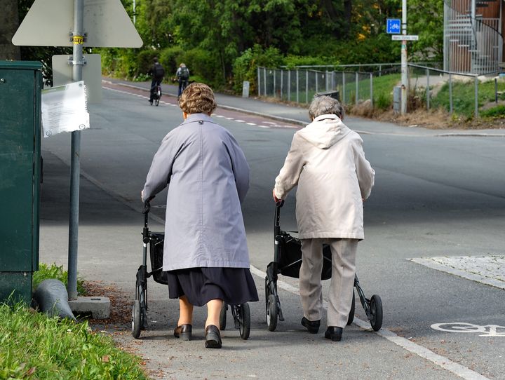 Flere eldre vil i tiden fremover ferdes i trafikken som gående, syklende og kollektivreisende.