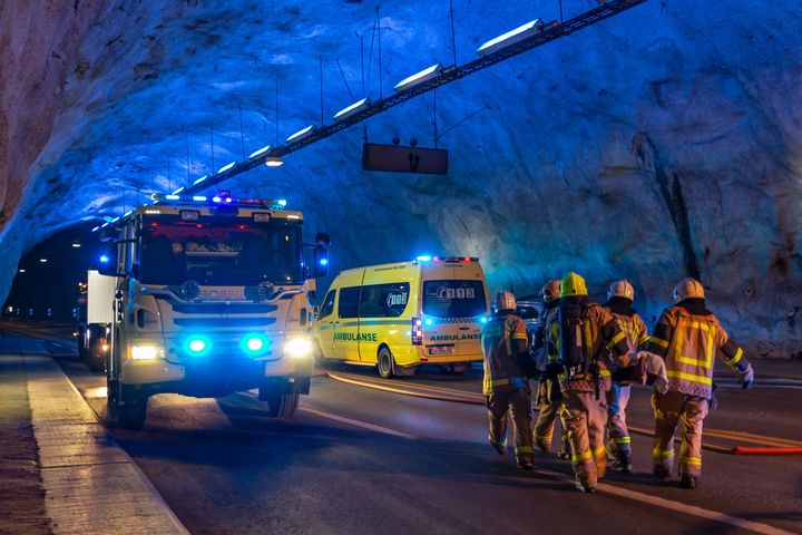 Bilde fra en brannøvelse i tunnel.