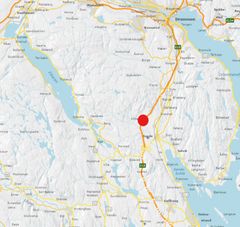 Den 179 meter lange Bolstadtunnelen ligger i Holmestrand kommune. Nå blir én kjøreretning stengt fire ganger i uka de neste fire ukene på grunn av vegarbeid.