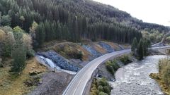 Den nordlege delen av strekninga E16 Åsbrekkegjelet-Skromle bru, ferdig utbetra. Foto: Rasmus Søgnen, Statens vegvesen