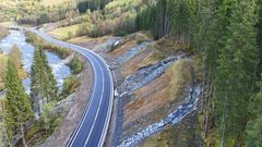 Den nordlege delen av strekninga E16 Åsbrekkegjelet-Skromle bru, ferdig utbetra. Foto: Rasmus Søgnen, Statens vegvesen