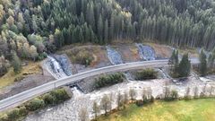 Den nordlege delen av strekninga E16 Åsbrekkegjelet-Skromle bru, ferdig utbetra. Foto: Rasmus Søgnen, Statens vegvesen