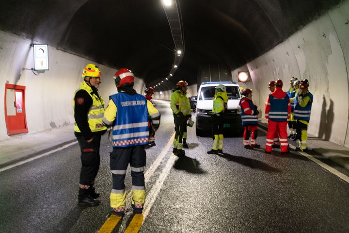 Foto fra en brannøvelse i tunnel.