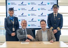 (F.v. foran) Stein Ove Rolland, adm. dir i Fjord Norge; Gísli S. Brynjolfsson, global markedsdirektør i Icelandair; (f.v. bak) Sigurlaug Petursdottir, kabinpersonale Icelandair; Axel Haraldsson, pilot i Icelandair. Foto: Erik Hatleli Aasen/Fjord Norge